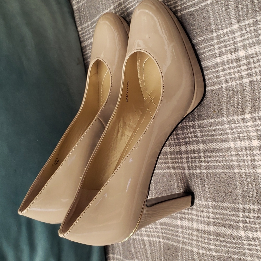 TAHARI Beige Nude Tan Leather Heels Pumps Shoes 7.5